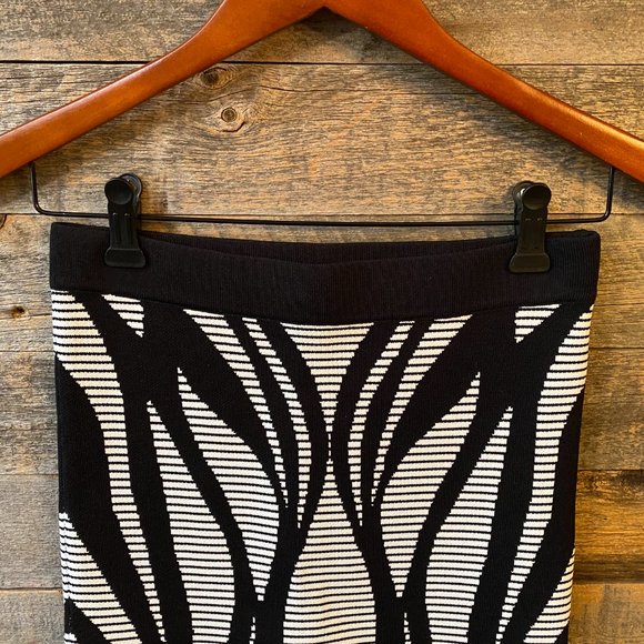 BEBE Bandage Tropical Leaves JACQ Skirt Size XS NWT - Picture 5 of 11